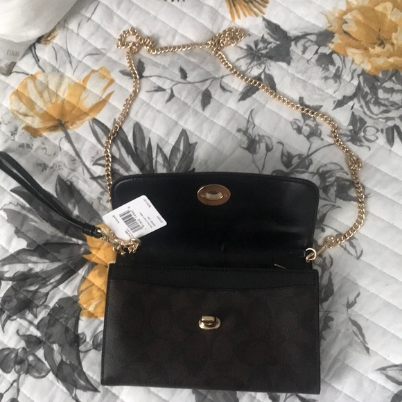 Coach - Picture 5 of 8